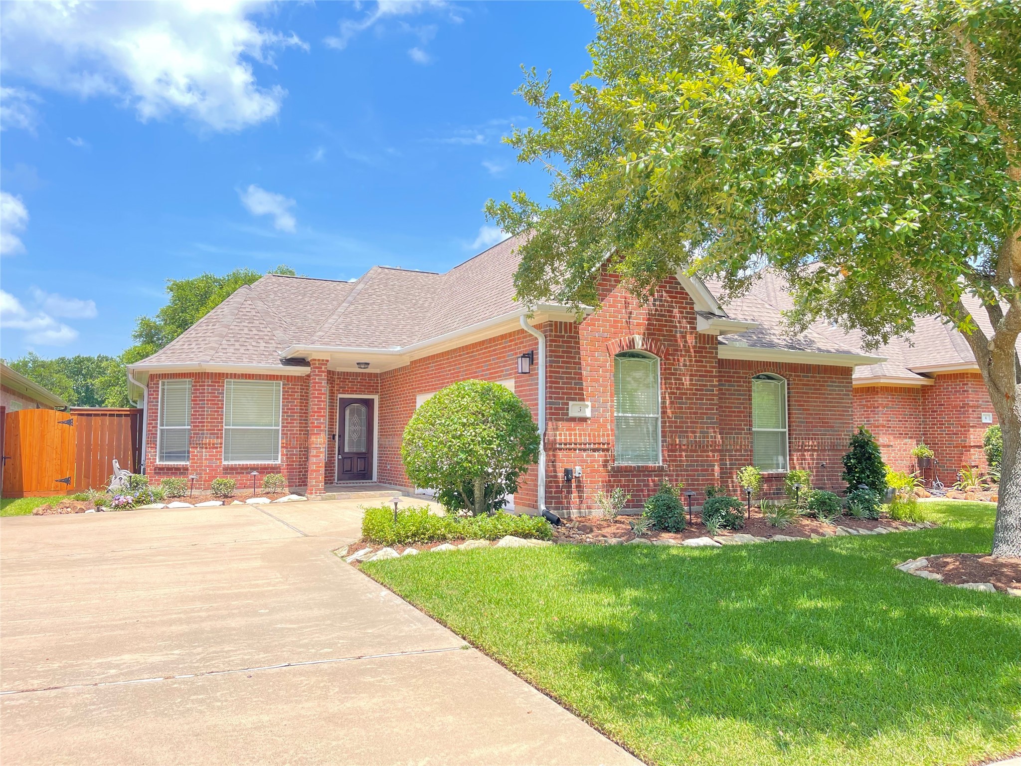 3 Red Oak Court Lake Jackson TX 77566