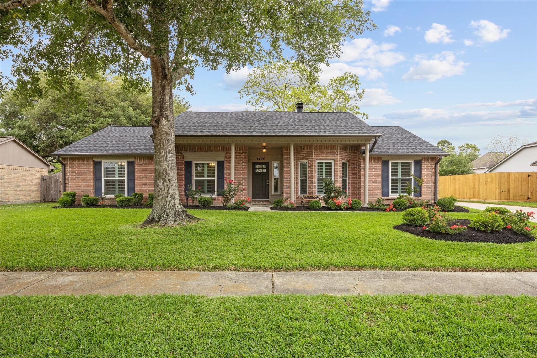 1405 Bayou Oak Drive Friendswood TX 77546