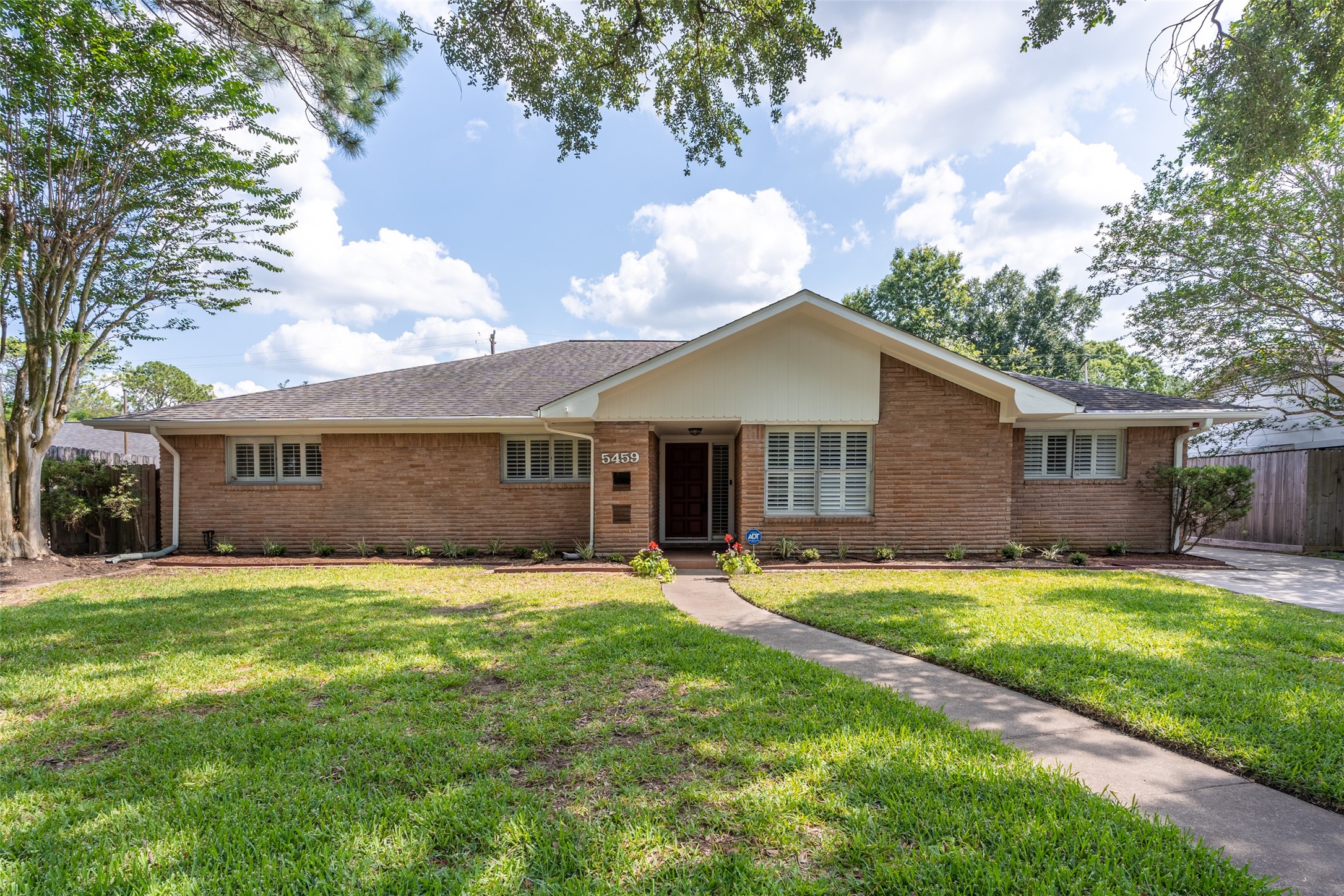 5459 Beechnut Street Houston TX 77096