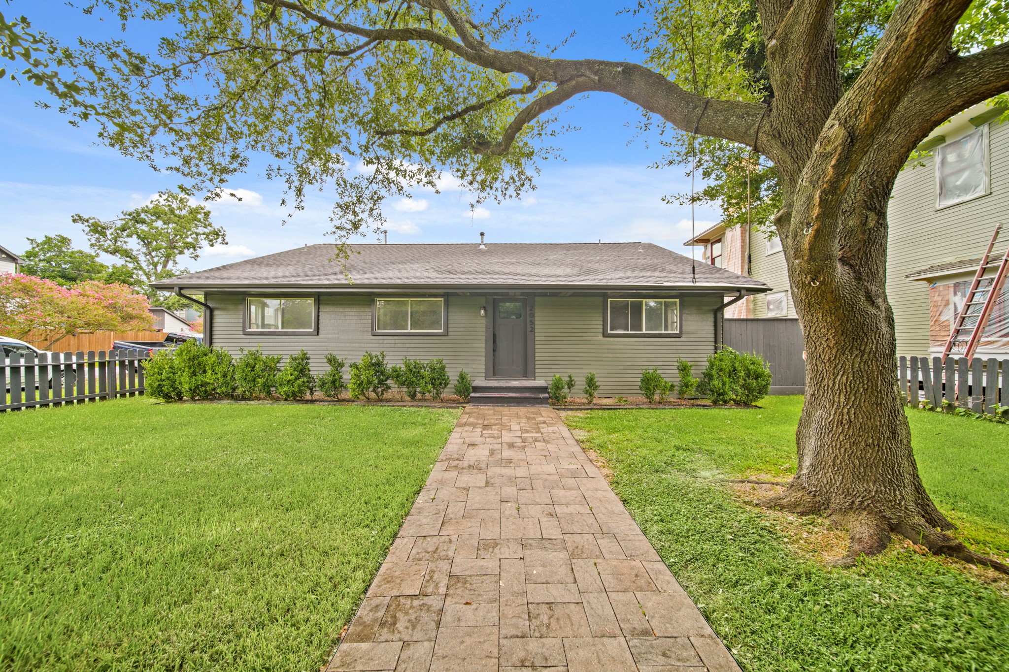 2052 Columbia Street Houston TX 77008
