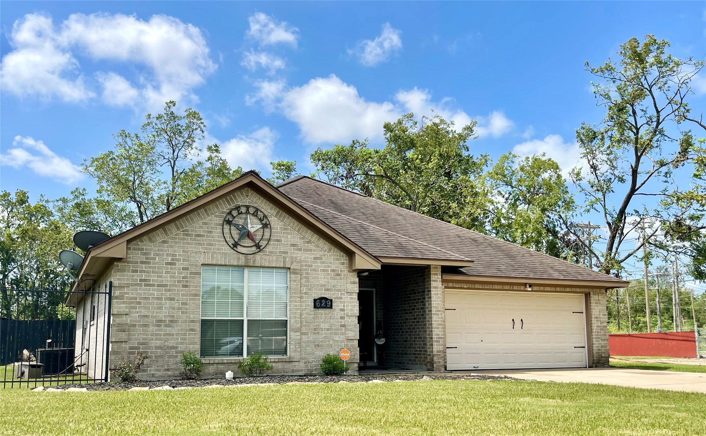629 W Locust Street Angleton TX 77515