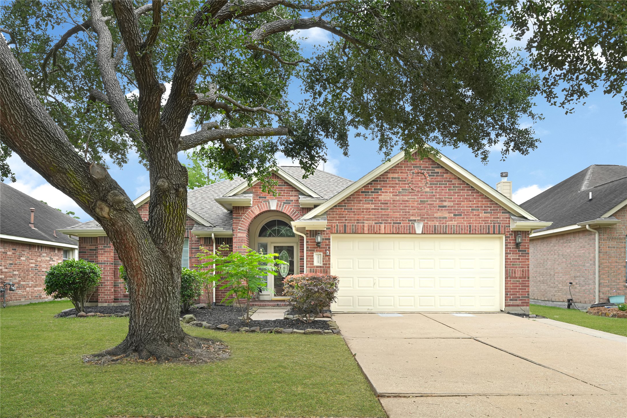 1815 Gillingham Way Pasadena TX 77504