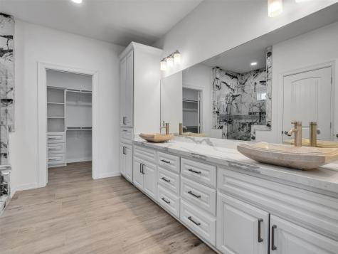 2832 Golden Avenue Bay City TX 77414