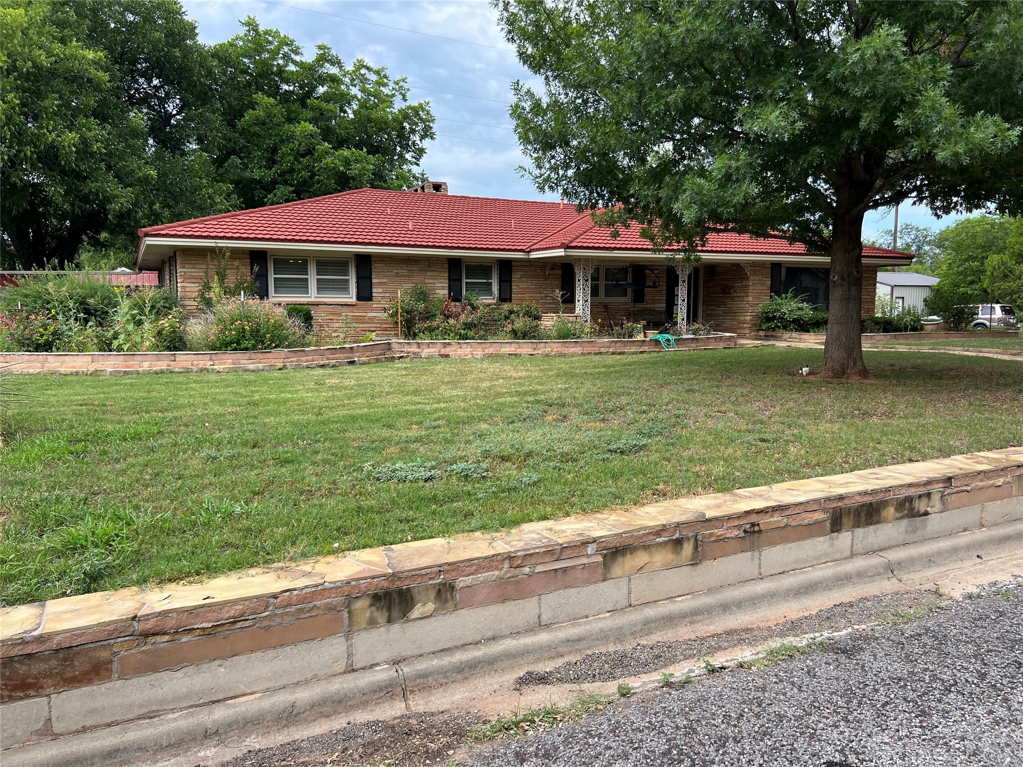811 Avenue H NW Childress TX 79201