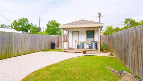 1231 Pine Street Baytown TX 77520