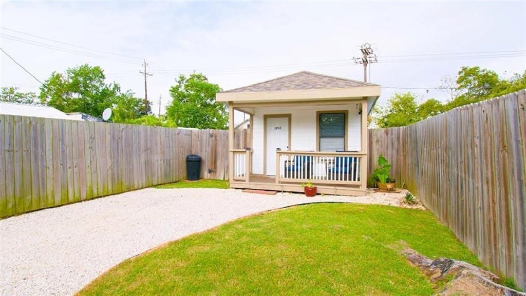 1231 Pine Street Baytown TX 77520