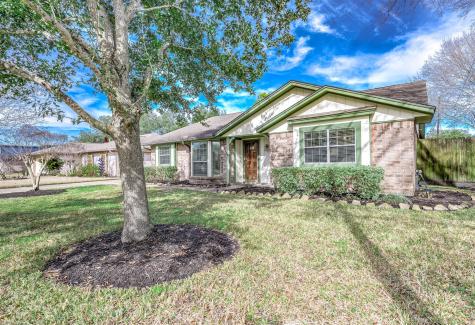 1820 Goode Street Alvin TX 77511