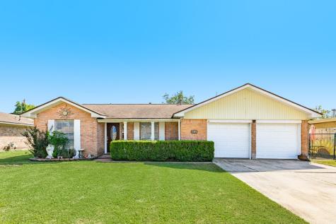 304 Pine Street Lake Jackson TX 77566