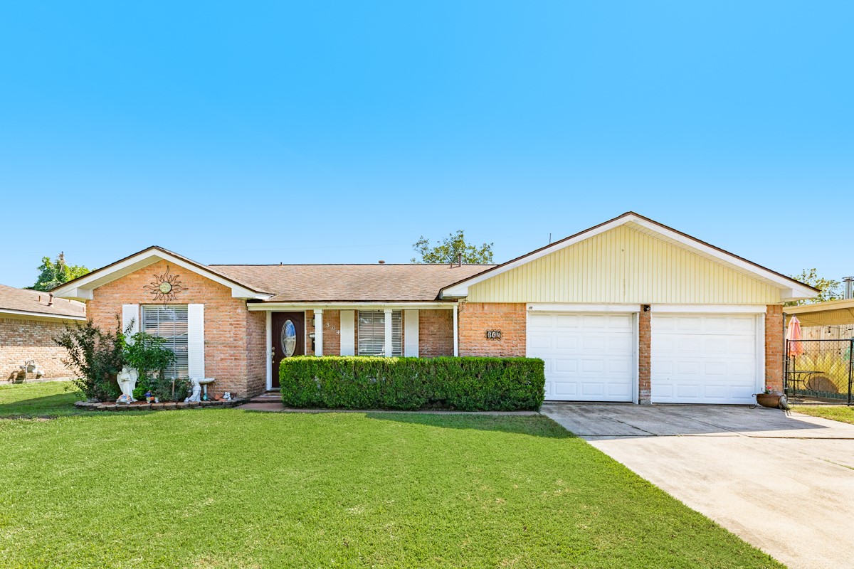 304 Pine Street Lake Jackson TX 77566