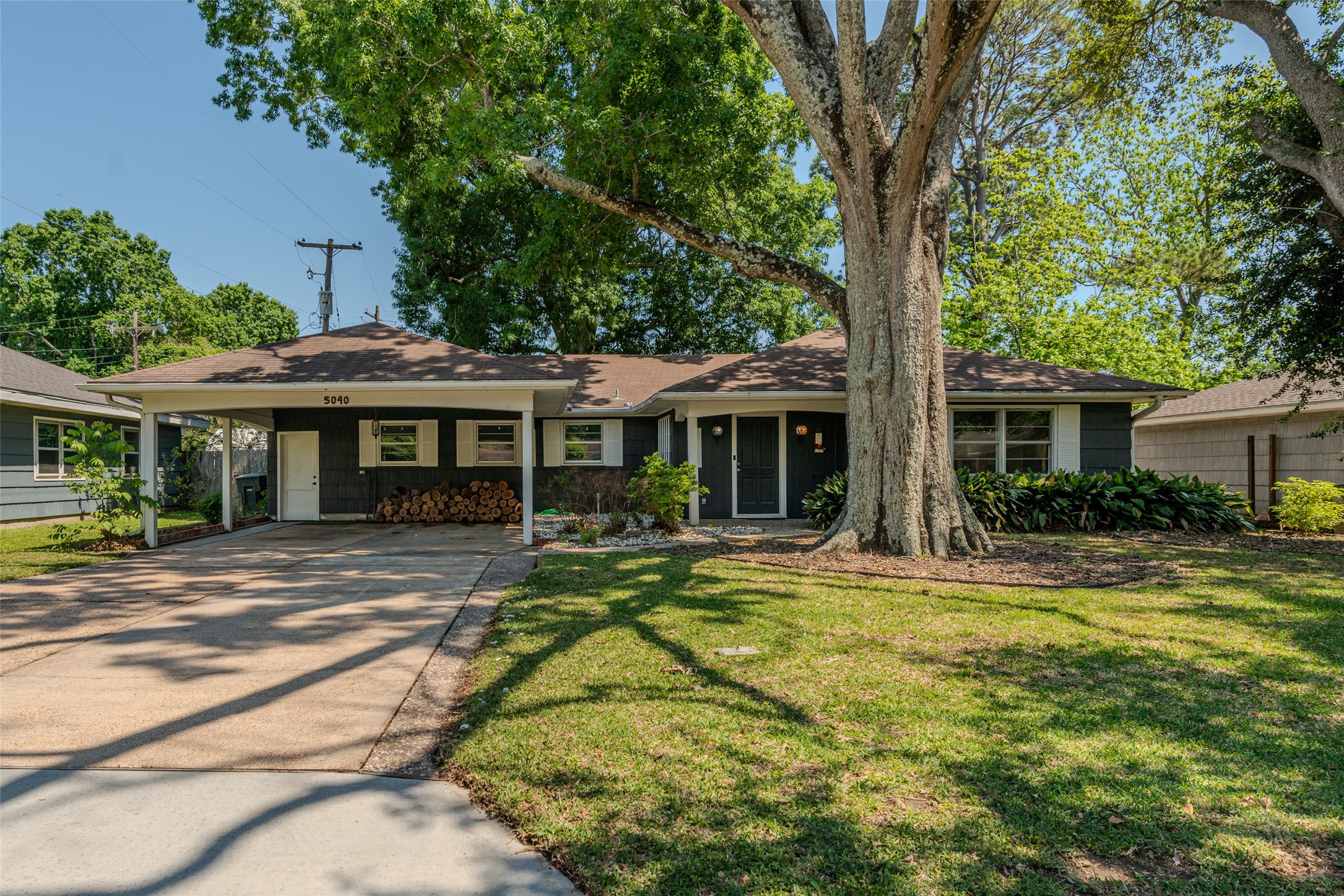 5040 Woodlawn Drive Groves TX 77619