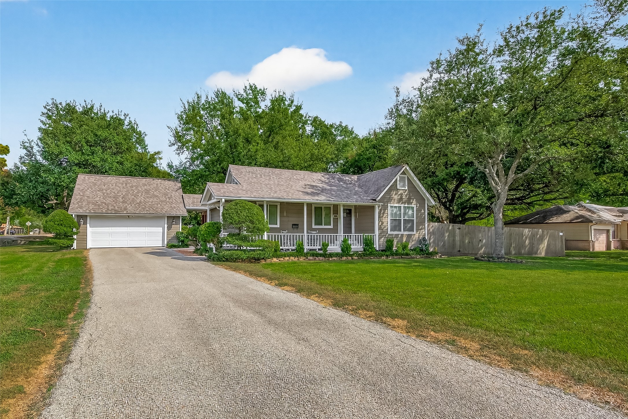 213 N 4th Street Highlands TX 77562