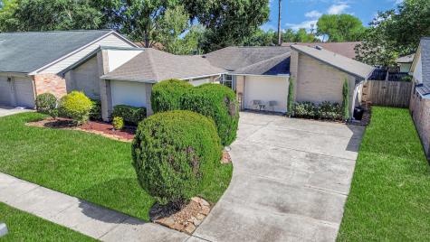 2327 Colonial Ridge Drive Friendswood TX 77546