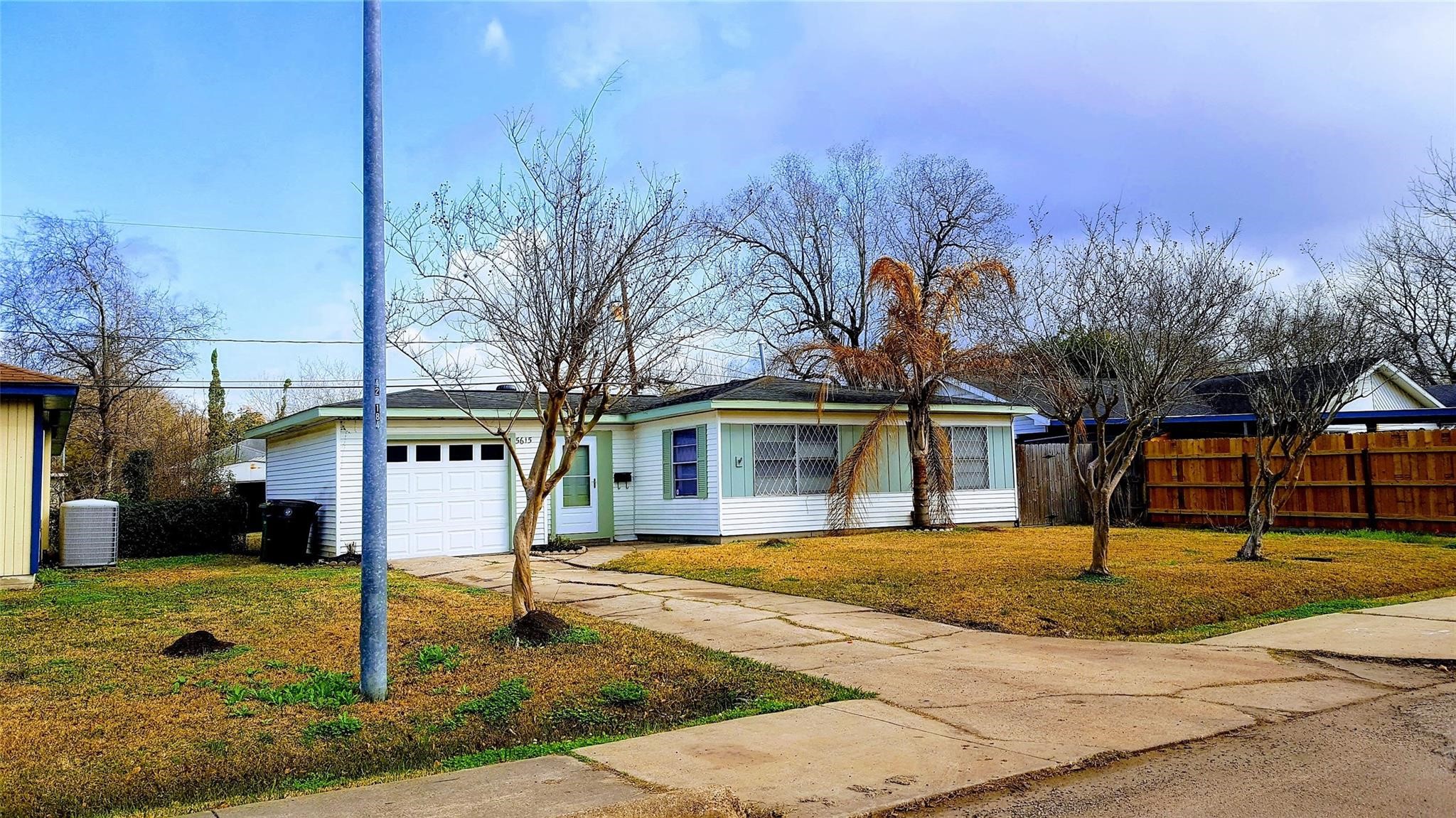 5615 Sweetbriar Street Houston TX 77017