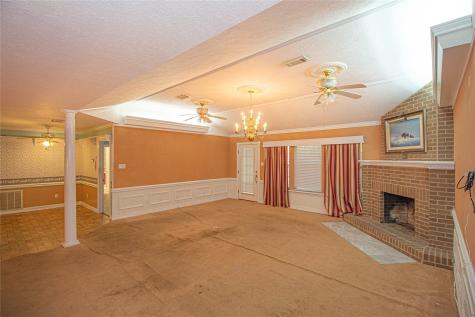 1300 W Church Street 12 Livingston TX 77351