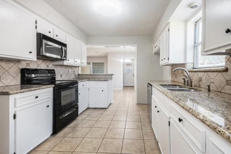 1920 Crooked Creek Lane Pearland TX 77581