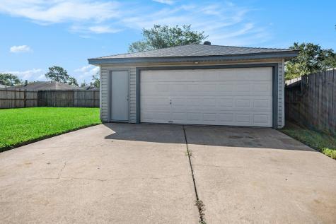 1920 Crooked Creek Lane Pearland TX 77581