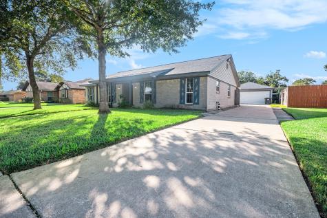 1920 Crooked Creek Lane Pearland TX 77581