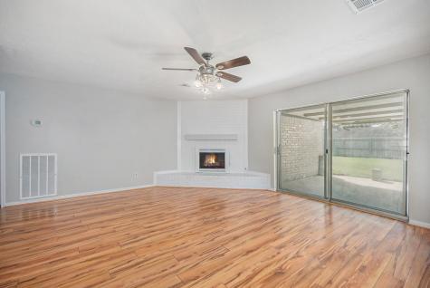 1920 Crooked Creek Lane Pearland TX 77581