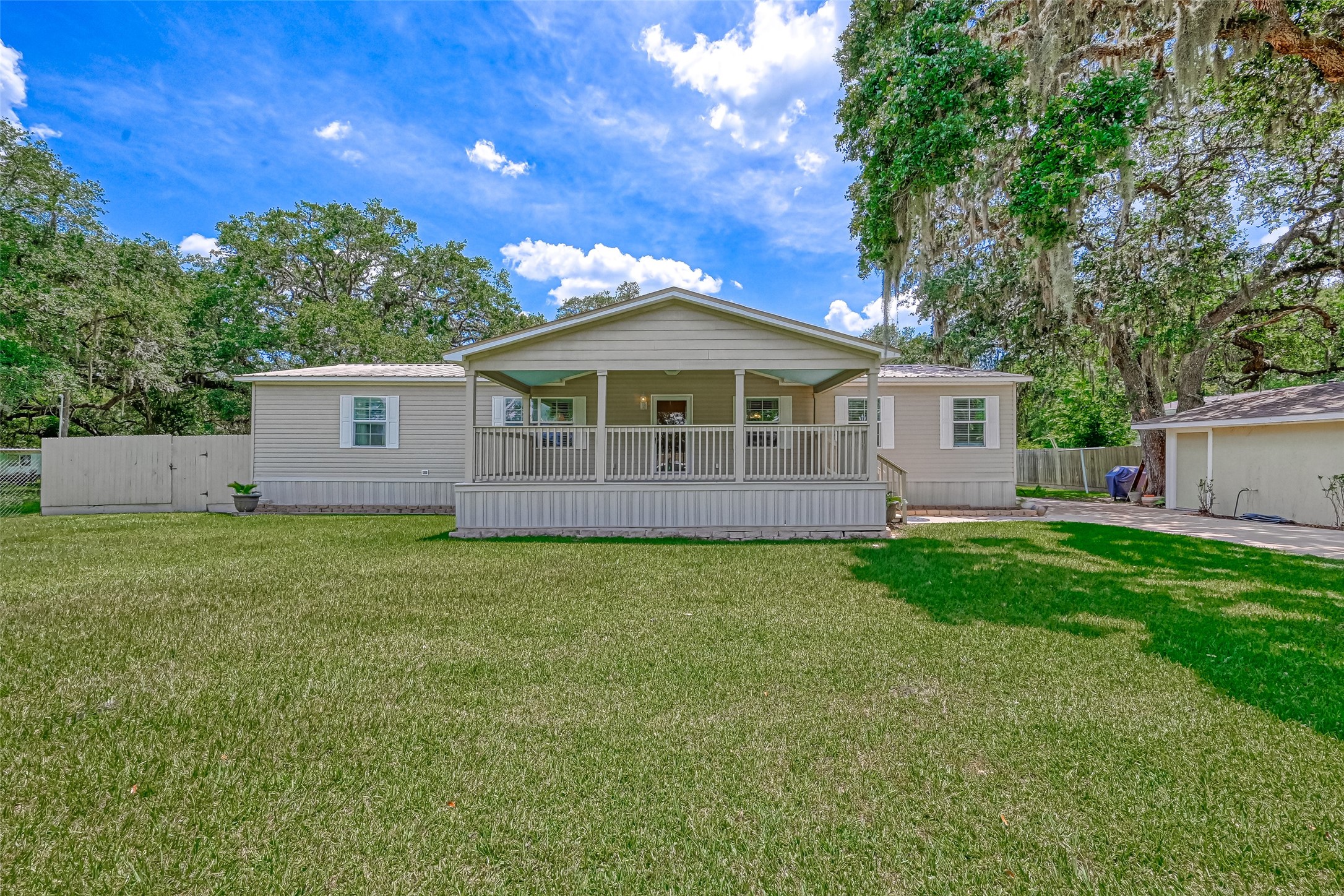 20218 Lake Forest Drive W Guy TX 77444