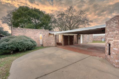 7121 Washington Street Groves TX 77619