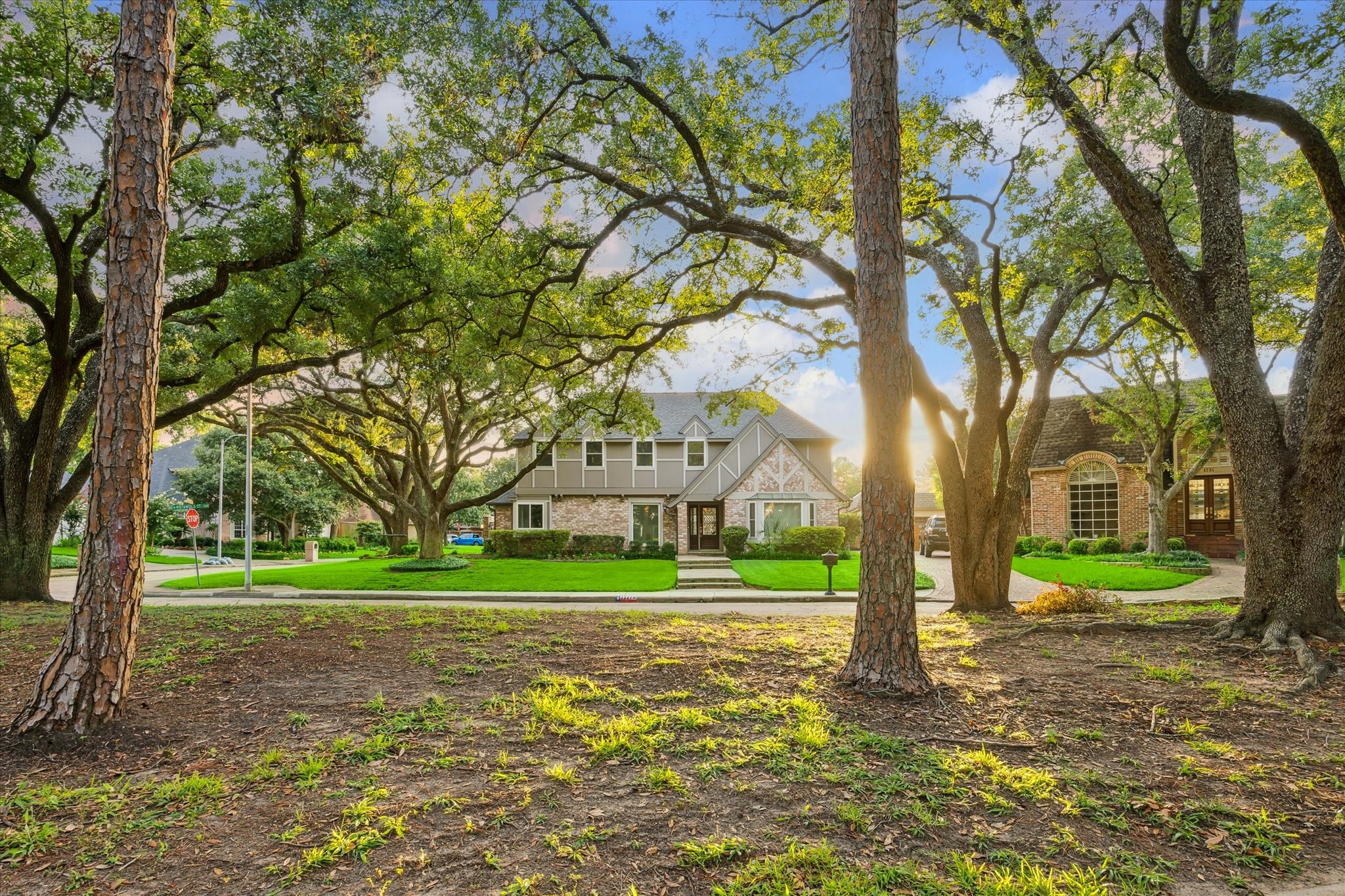 1327 W Vistawood Court Houston TX 77077