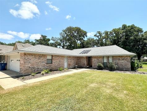 209 N Amherst Drive West Columbia TX 77486