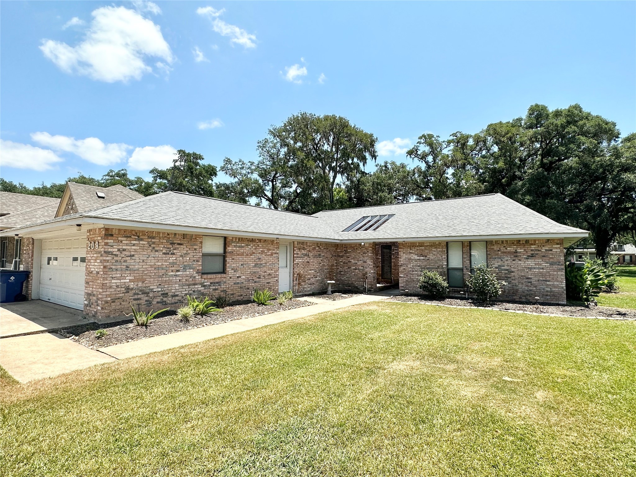 209 N Amherst Drive West Columbia TX 77486