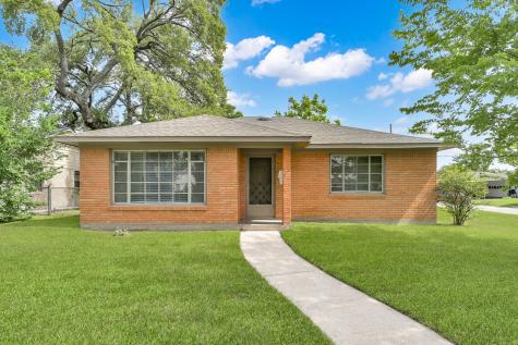 202 West Rocky Creek Road Houston TX 77076