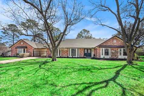 1201 W Edgewood Drive Friendswood TX 77546