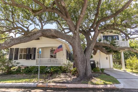 2116 37th Street Galveston TX 77550