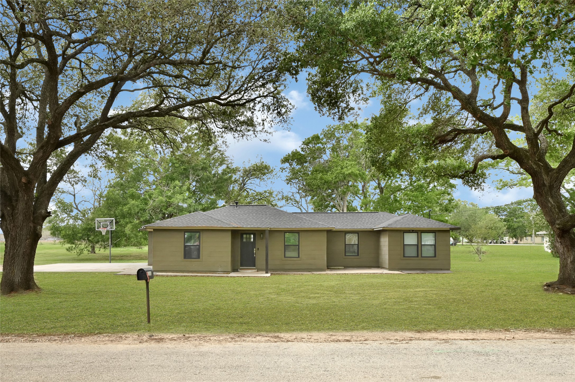 1008 East Street El Campo TX 77437