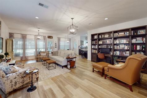 705 N Center Street Franklin TX 77856