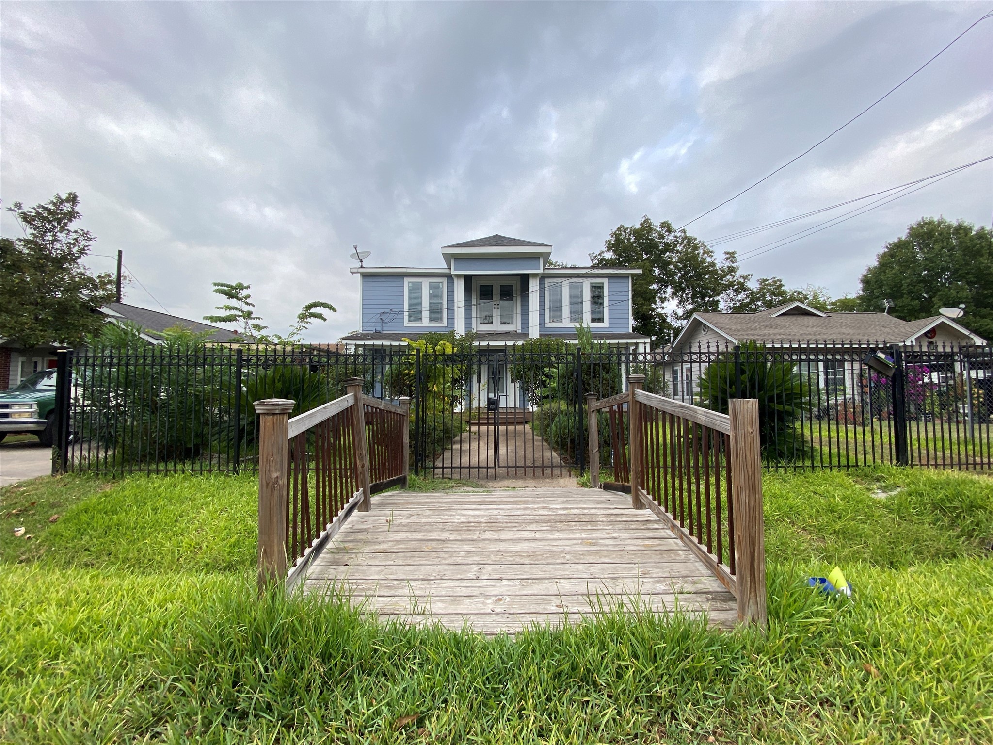 1305 Melbourne Street Houston TX 77022