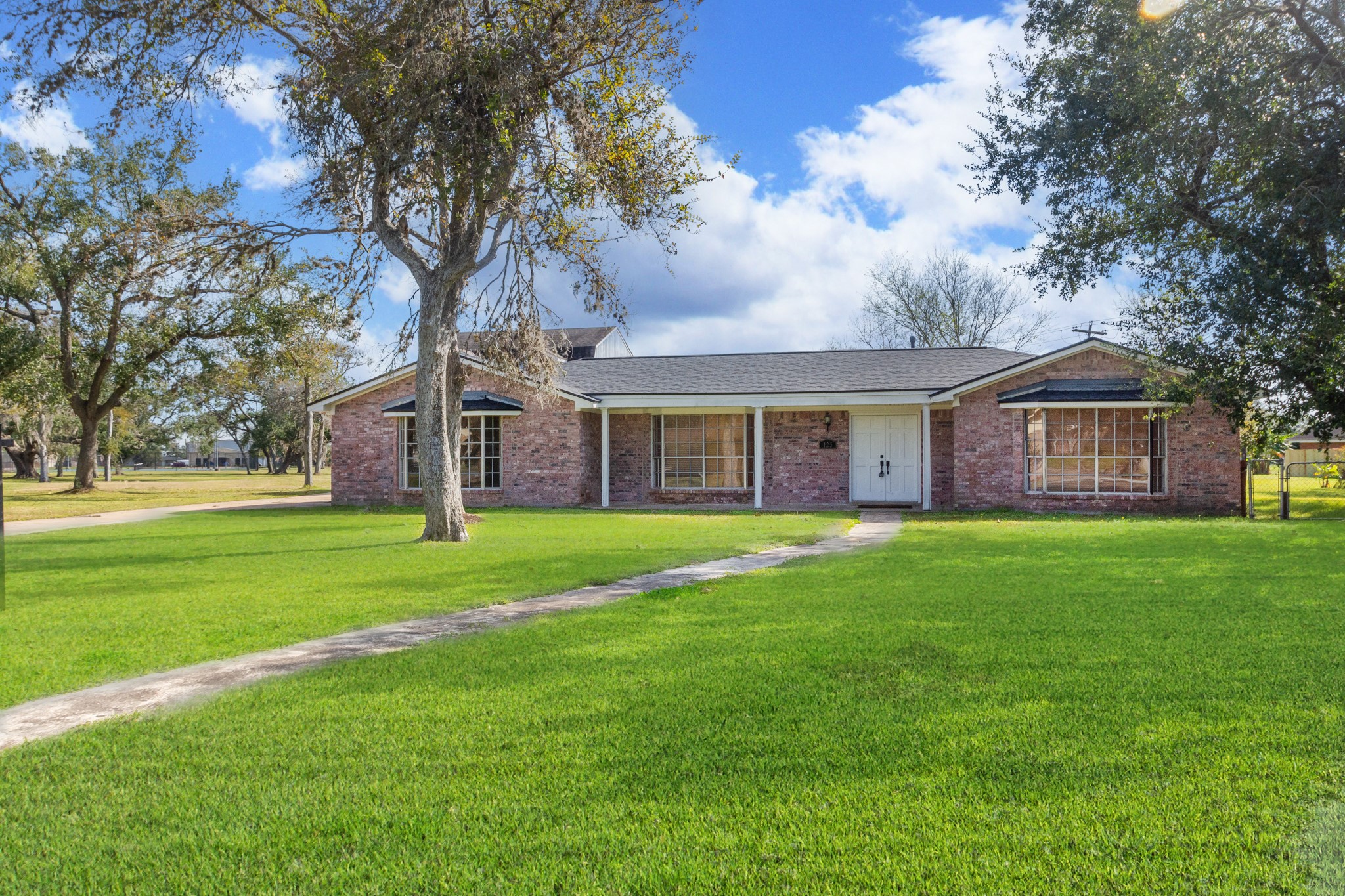 125 Spruce Street Lake Jackson TX 77566
