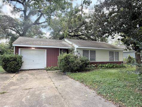 841 Magnolia Street Lake Jackson TX 77566