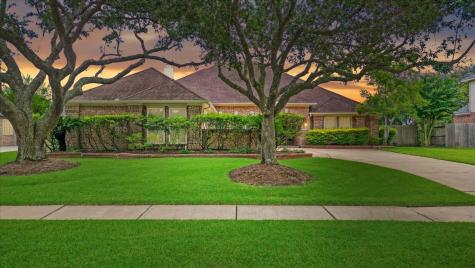 2006 Edgewater Drive Friendswood TX 77546