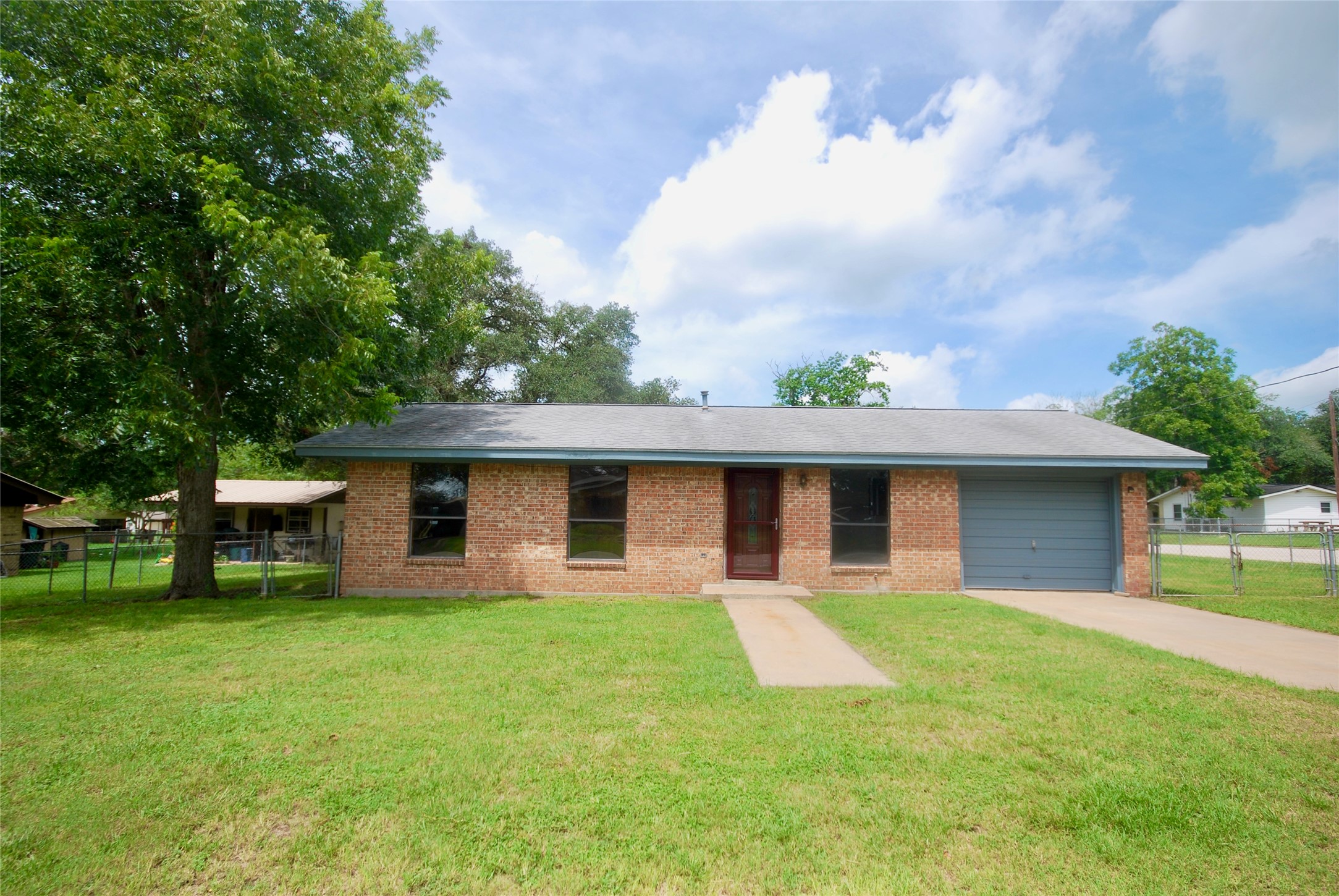 904 S Peck Street Shiner TX 77984