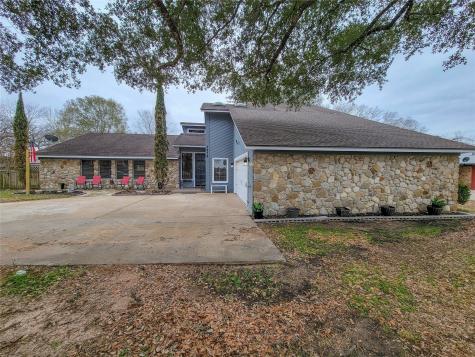 1512 Bell Oaks Drive Bellville TX 77418