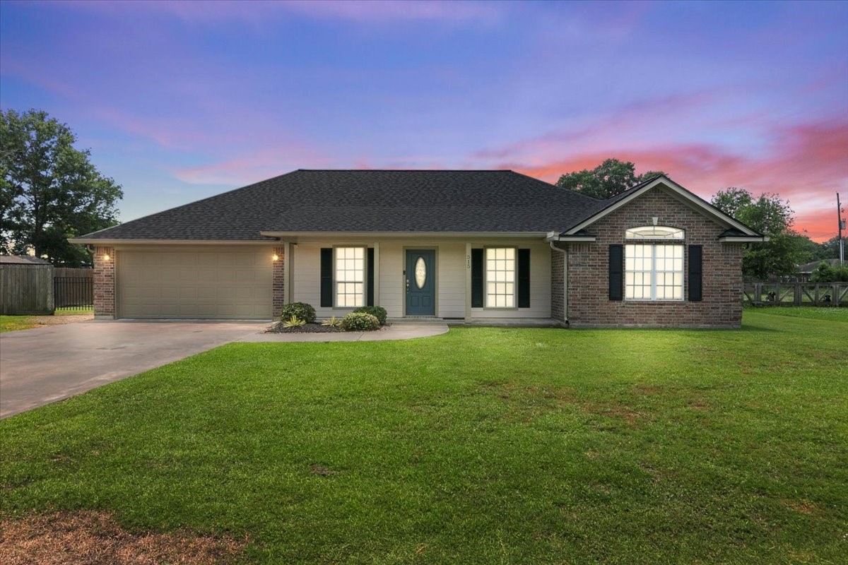 515 Meadowcroft Lane Winnie TX 77665
