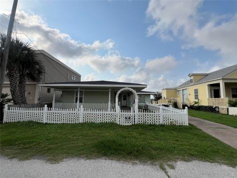 5828 Maco Street Galveston TX 77551