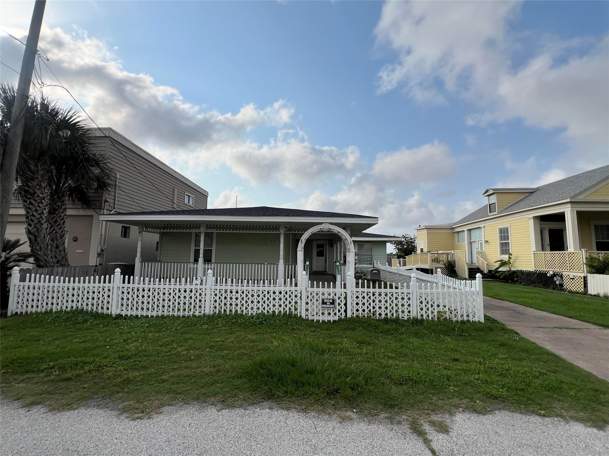 5828 Maco Street Galveston TX 77551