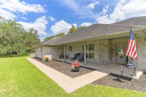 3015 W Lake Road West Columbia TX 77486