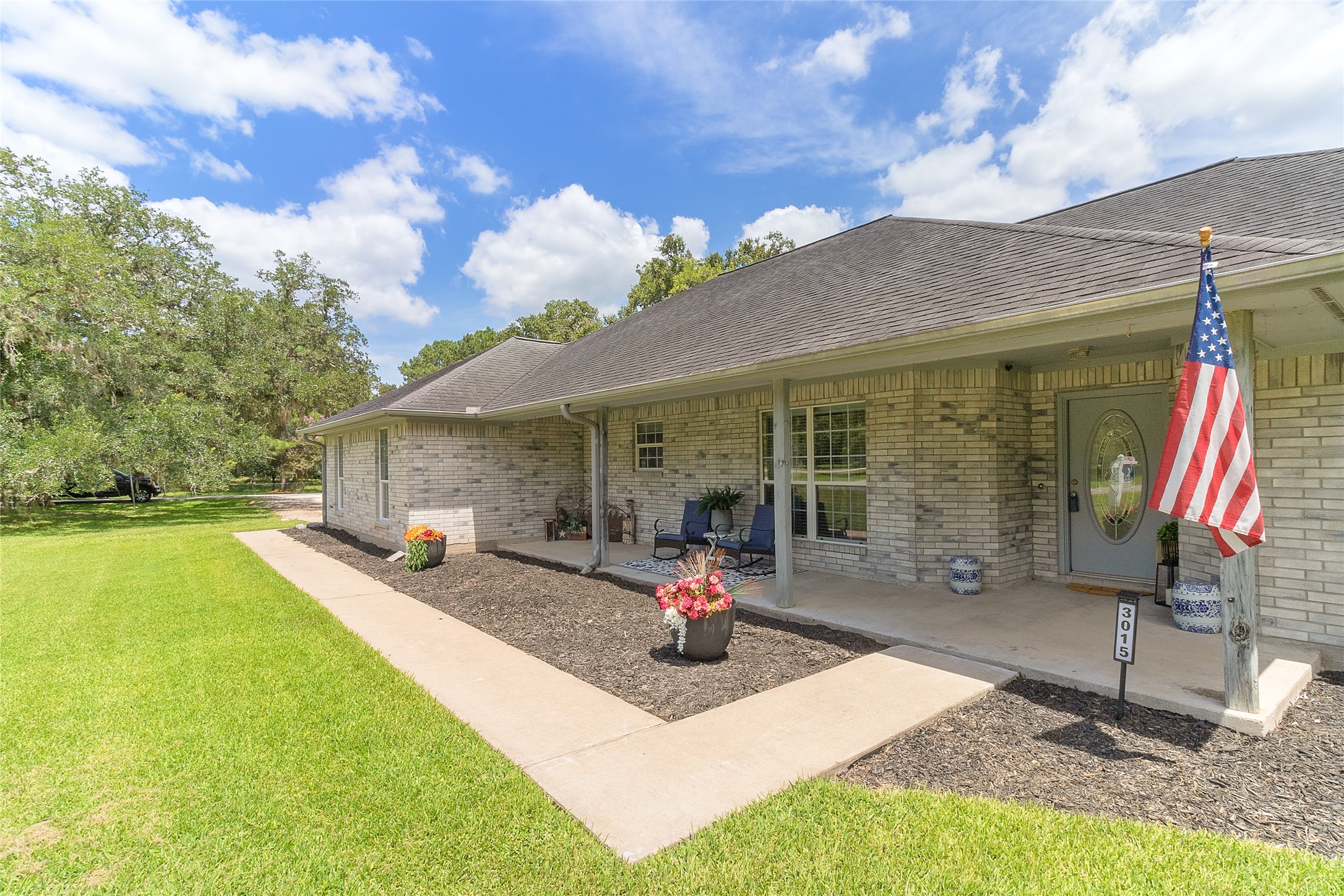 3015 W Lake Road West Columbia TX 77486