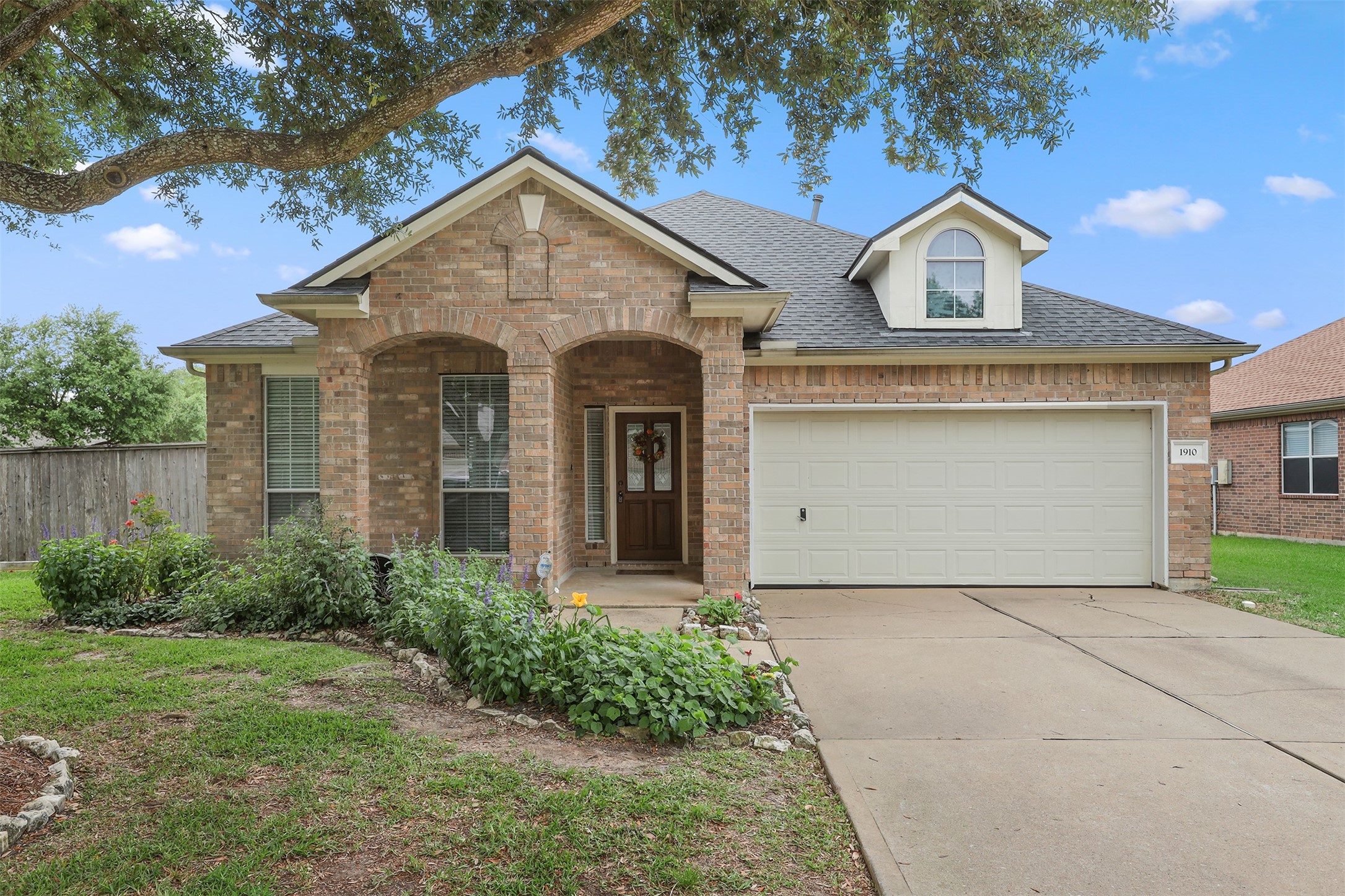 1910 Eden Glen Lane Pearland TX 77581