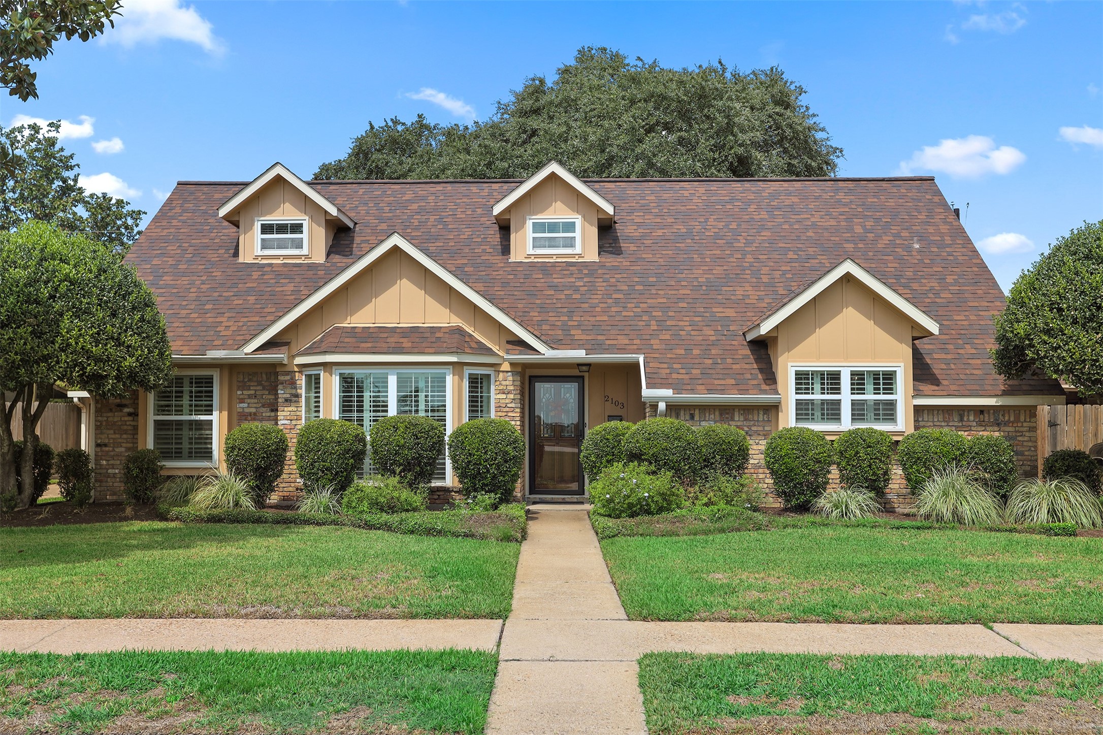 2103 S Palm Court Pasadena TX 77502