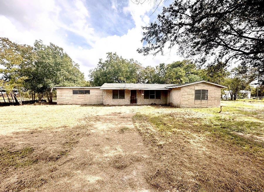 4107 S Main Street Anahuac TX 77514