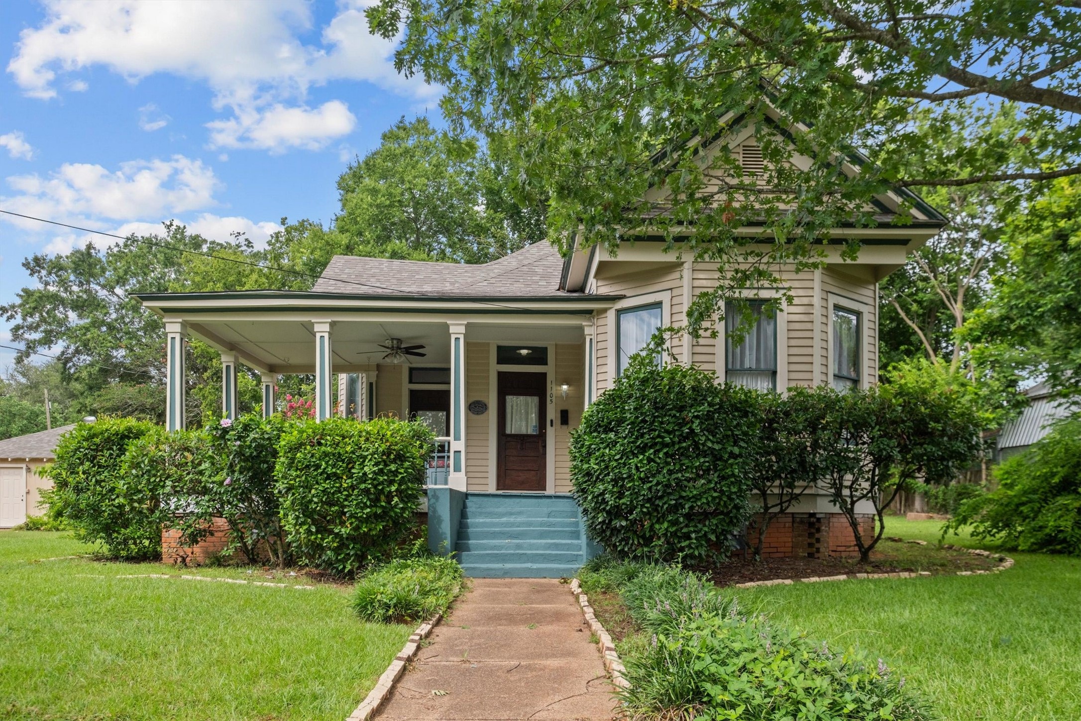 1105 N Sycamore Street Palestine TX 75801