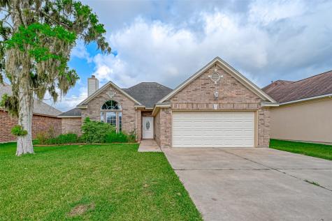 204 Majestic Oak Circle Lake Jackson TX 77566
