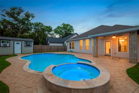 3 N Ridgewood Court West Columbia TX 77486
