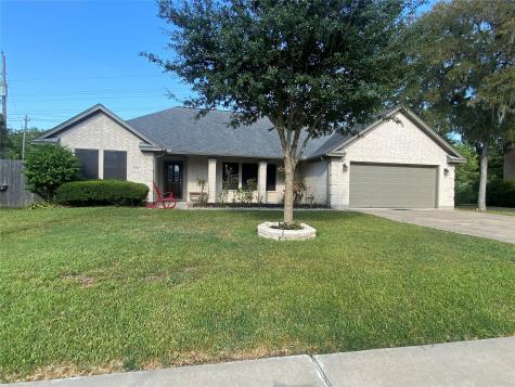 136 Sugar Cane Circle Lake Jackson TX 77566